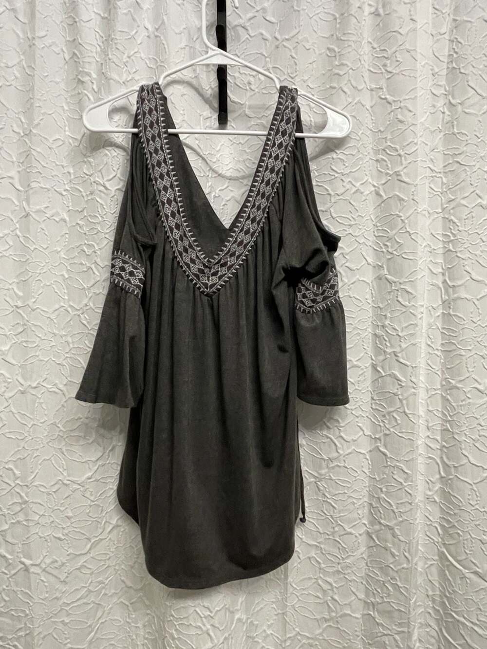 G Collection Charcoal Grey Embroidered Cold Shoulder Bell Sleeve Blouse Lg Boho